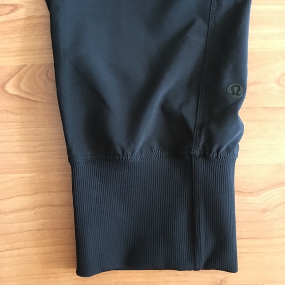 Lululemon Cropped Baggy harem pants 6 - Picture 5 of 6